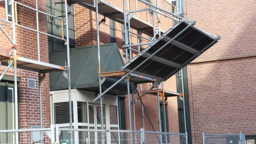 Covered pedestrian walkway